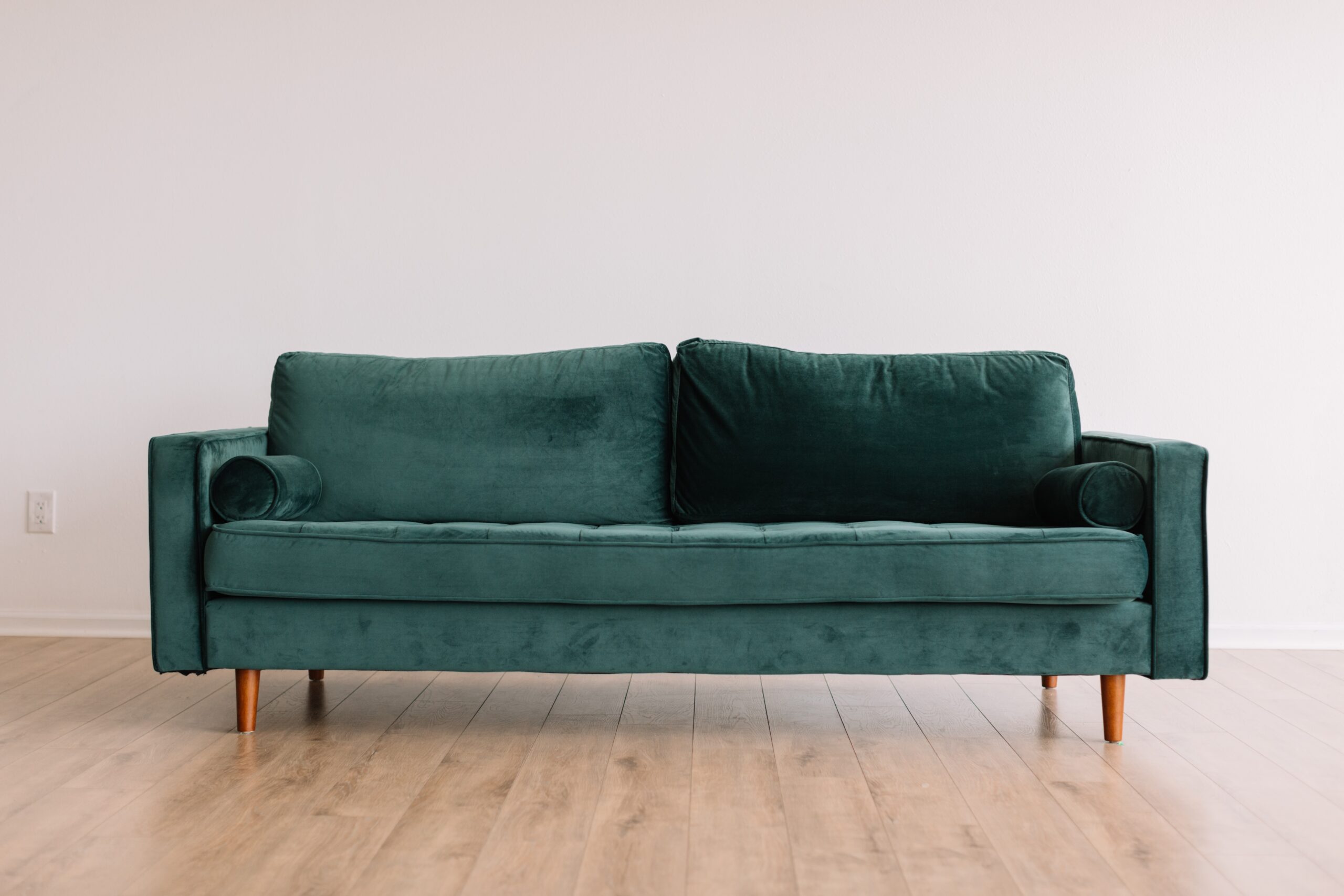 "Choosing the Right Sofa Size for Your Space"